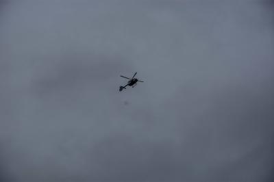 Filderstadt-Plattenhardt: Lagerschuppen auf einem Feld in Vollbrand - Feuerwehr muss Schlaeuche ueber 400 Meter verlegen